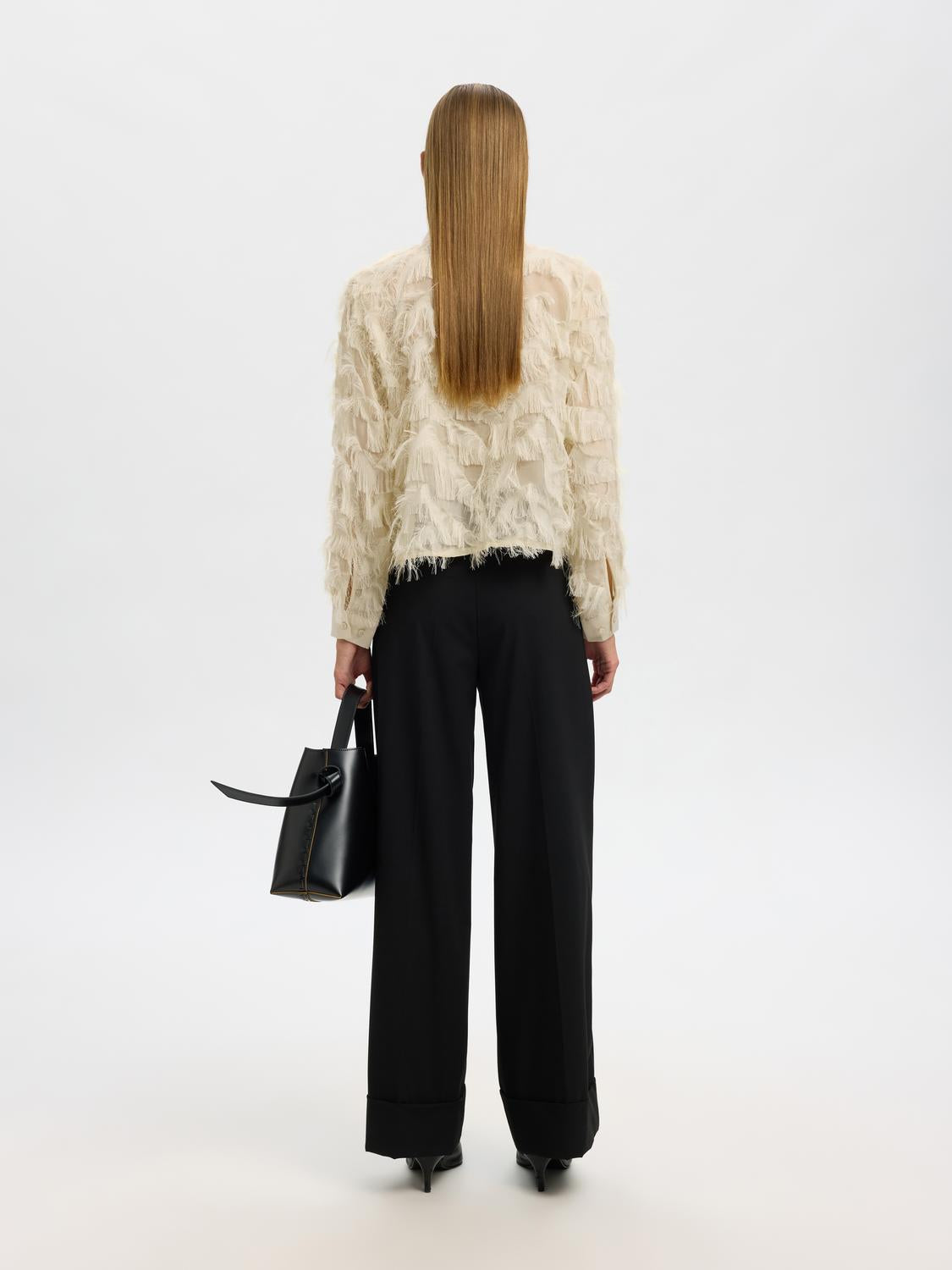 model_shot-back